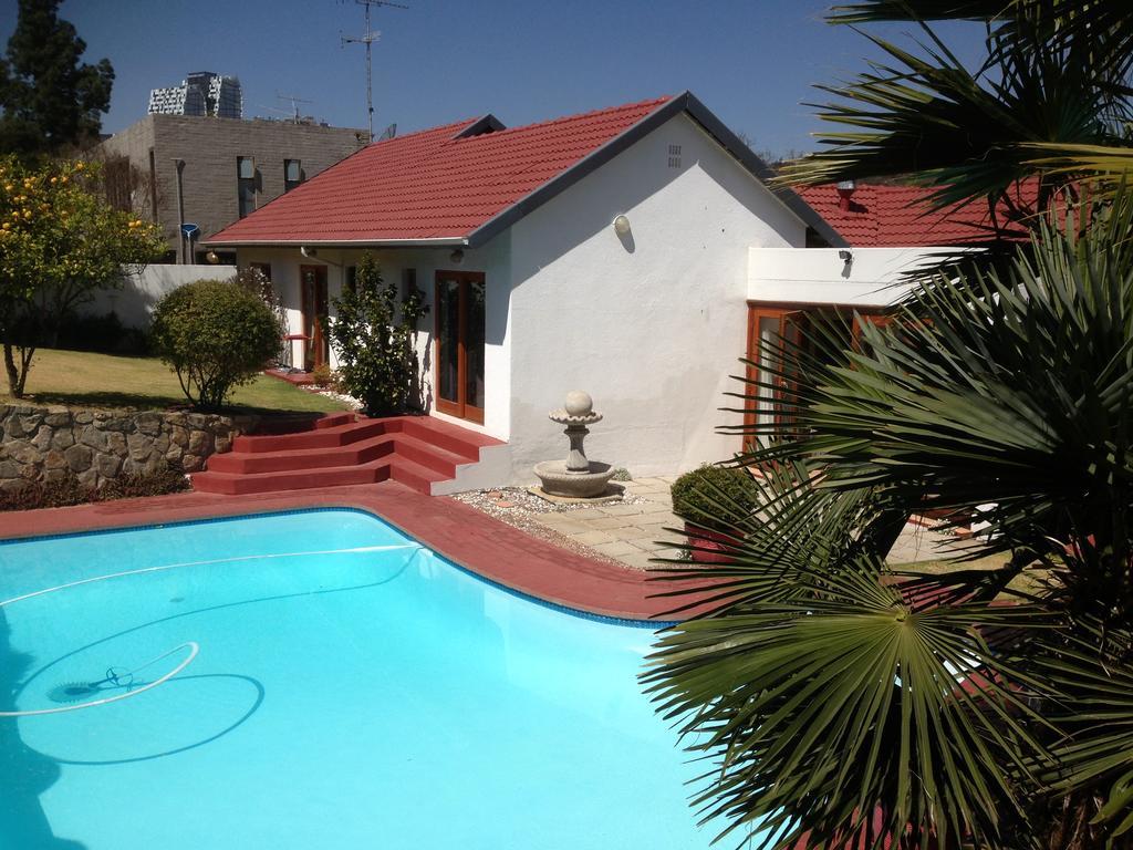 Mizizi House Of Sandton B & B Joanesburgo Exterior foto